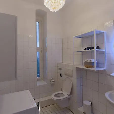 2 Neben Warschauer Platz Und Spree