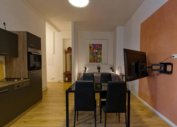 2 Neben Warschauer Platz Und Spree *